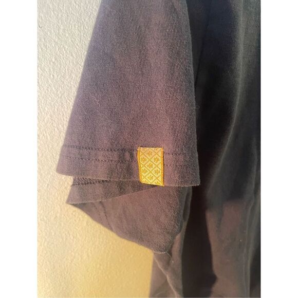 Penguin T-Shirt (SZ M) - Picture 5 of 5